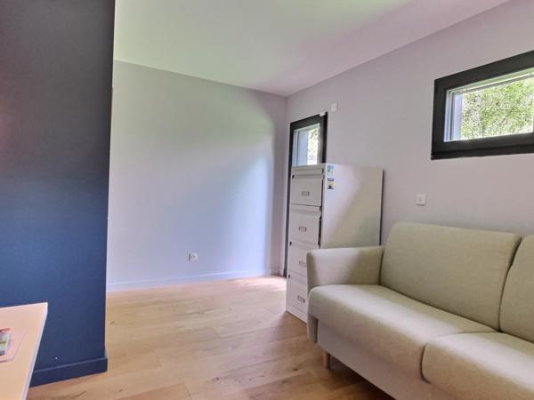 Grilly (01220) Maison récente avec piscine au calme