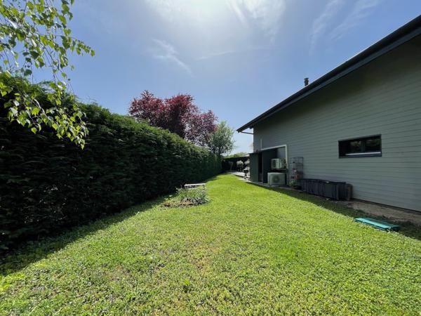 Grilly (01220) Maison récente avec piscine au calme