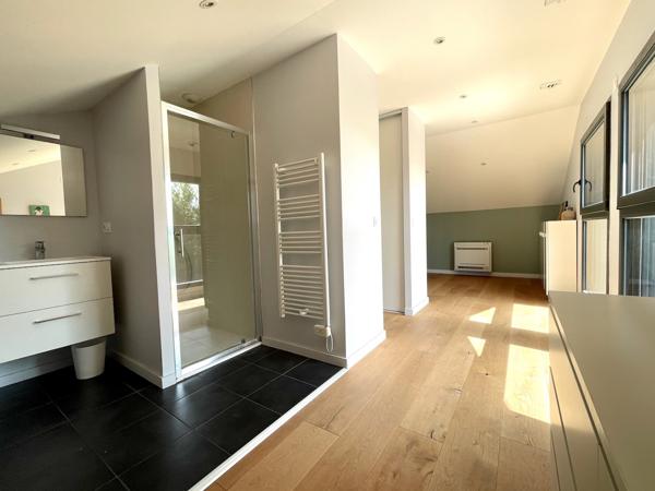 Grilly (01220) Maison récente avec piscine au calme