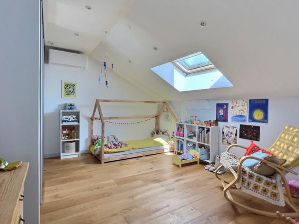 Grilly (01220) Maison récente avec piscine au calme