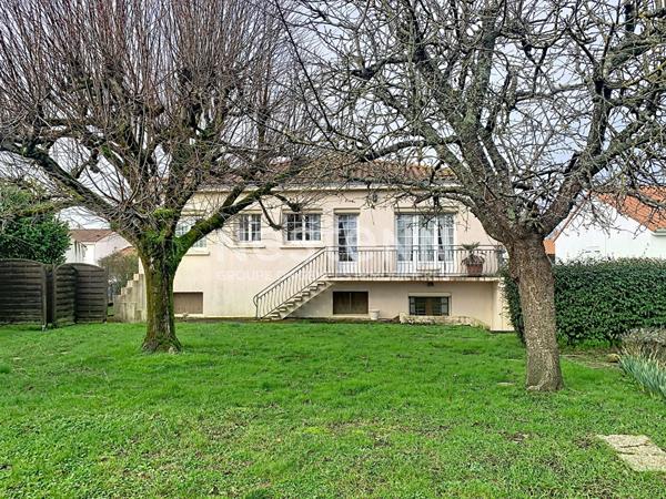 Maison Lucon 4 chambres garage jardin