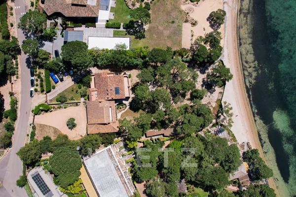 DOMAINE EXCEPTIONNEL LES PIEDS DANS L’EAU