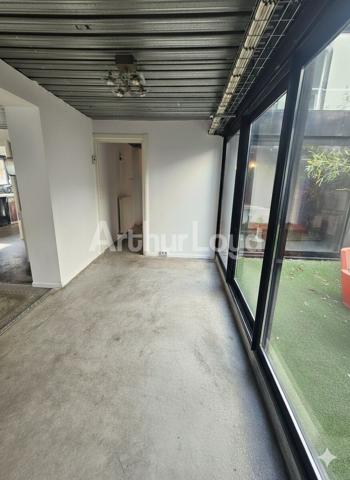 Bureaux à vendre ou à louer à Lille avec patios et accessibilité transports