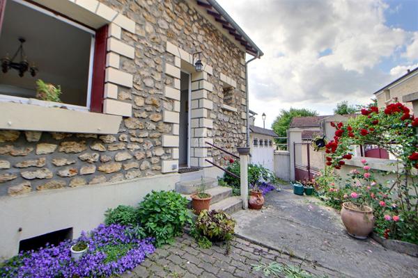 Maison Vaux Sur Seine 5 pièce(s) 109 m2 €249 900 ** - Référence 977