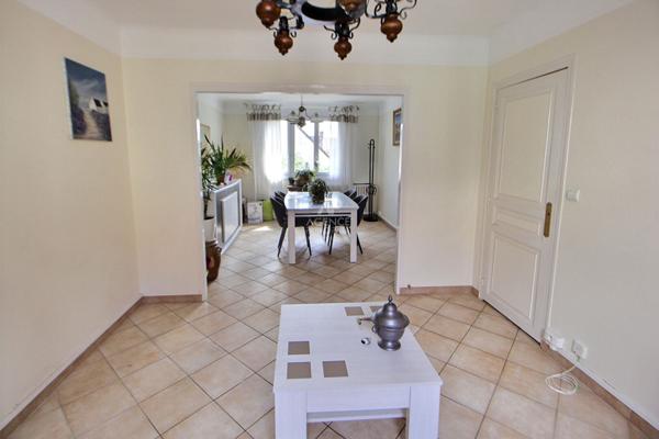 Maison Vaux Sur Seine 5 pièce(s) 109 m2 €249 900 ** - Référence 977