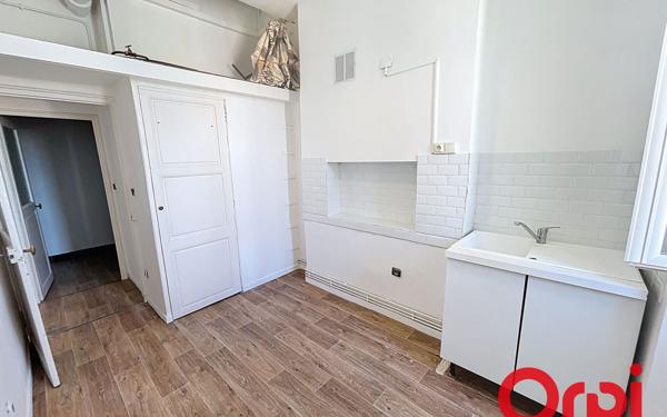 Appartement à vendre    2 pièces • 44,21 m2 Marseille 5
