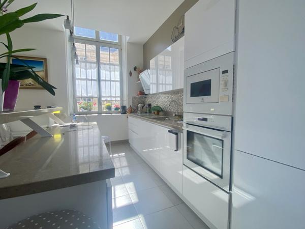 SECTEUR HOTEL DE VILLE – MAGNIFIQUE APPARTEMENT AVEC CAVE ET STATIONNEMENT !