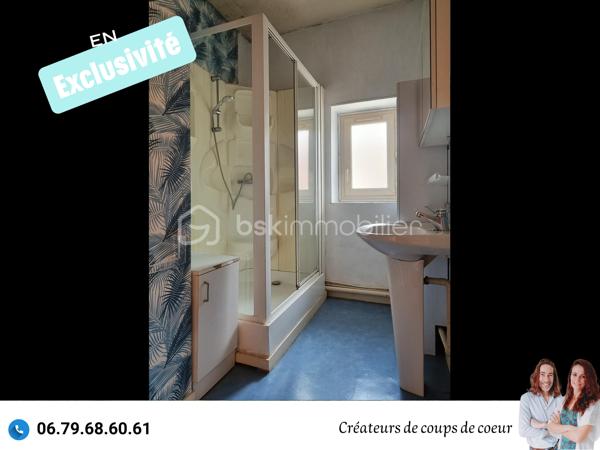 Nous vous proposons en exclusivité cette maison en pierre composée de :
-Au rez-de-chaussée: cuisine, grande pièce de vie lumineuse avec cheminée, WC séparé, buanderie, véranda chauffée. Accès à la cave.
-A l'étage: 3 chambres, un espace de stockage, une salle d'eau, WC séparé.

A l'extérieur: un garage non attenant, cabanon, volières. Grand jardin arboré entièrement clos (arbres fruitiers).

Tout à l'égout, chaudière récente, double vitrage (sauf 5 fenêtres de petite taille qui sont à changer), volets électriques, toiture en bon état.

Située à Pamproux, proche toutes commodités (école, commerce, gare TER), à 30 minutes de Niort et Poitiers, 15 minutes de Saint-Maixent-L'Ecole (Gare TGV Paris-Montparnasse).

Ce que nous en avons pensé : " Une très jolie maison qui mérite d'être remise au goût du jour. L'endroit est très peu passant et très calme. La jardin est également très agréable!"

Vendeurs, avis de valeur offert. Acquéreurs, bénéficiez de notre service financier.