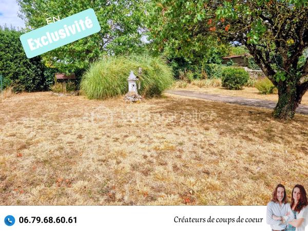 Nous vous proposons en exclusivité cette maison en pierre composée de :
-Au rez-de-chaussée: cuisine, grande pièce de vie lumineuse avec cheminée, WC séparé, buanderie, véranda chauffée. Accès à la cave.
-A l'étage: 3 chambres, un espace de stockage, une salle d'eau, WC séparé.

A l'extérieur: un garage non attenant, cabanon, volières. Grand jardin arboré entièrement clos (arbres fruitiers).

Tout à l'égout, chaudière récente, double vitrage (sauf 5 fenêtres de petite taille qui sont à changer), volets électriques, toiture en bon état.

Située à Pamproux, proche toutes commodités (école, commerce, gare TER), à 30 minutes de Niort et Poitiers, 15 minutes de Saint-Maixent-L'Ecole (Gare TGV Paris-Montparnasse).

Ce que nous en avons pensé : " Une très jolie maison qui mérite d'être remise au goût du jour. L'endroit est très peu passant et très calme. La jardin est également très agréable!"

Vendeurs, avis de valeur offert. Acquéreurs, bénéficiez de notre service financier.