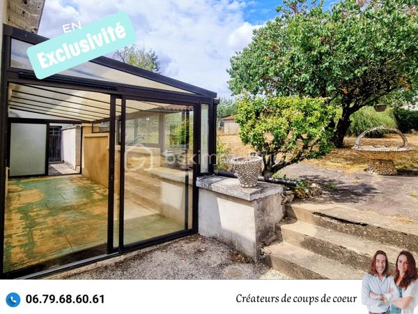 Nous vous proposons en exclusivité cette maison en pierre composée de :
-Au rez-de-chaussée: cuisine, grande pièce de vie lumineuse avec cheminée, WC séparé, buanderie, véranda chauffée. Accès à la cave.
-A l'étage: 3 chambres, un espace de stockage, une salle d'eau, WC séparé.

A l'extérieur: un garage non attenant, cabanon, volières. Grand jardin arboré entièrement clos (arbres fruitiers).

Tout à l'égout, chaudière récente, double vitrage (sauf 5 fenêtres de petite taille qui sont à changer), volets électriques, toiture en bon état.

Située à Pamproux, proche toutes commodités (école, commerce, gare TER), à 30 minutes de Niort et Poitiers, 15 minutes de Saint-Maixent-L'Ecole (Gare TGV Paris-Montparnasse).

Ce que nous en avons pensé : " Une très jolie maison qui mérite d'être remise au goût du jour. L'endroit est très peu passant et très calme. La jardin est également très agréable!"

Vendeurs, avis de valeur offert. Acquéreurs, bénéficiez de notre service financier.