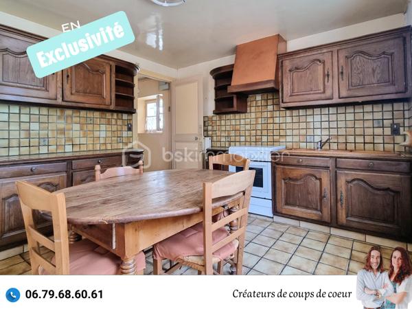Nous vous proposons en exclusivité cette maison en pierre composée de :
-Au rez-de-chaussée: cuisine, grande pièce de vie lumineuse avec cheminée, WC séparé, buanderie, véranda chauffée. Accès à la cave.
-A l'étage: 3 chambres, un espace de stockage, une salle d'eau, WC séparé.

A l'extérieur: un garage non attenant, cabanon, volières. Grand jardin arboré entièrement clos (arbres fruitiers).

Tout à l'égout, chaudière récente, double vitrage (sauf 5 fenêtres de petite taille qui sont à changer), volets électriques, toiture en bon état.

Située à Pamproux, proche toutes commodités (école, commerce, gare TER), à 30 minutes de Niort et Poitiers, 15 minutes de Saint-Maixent-L'Ecole (Gare TGV Paris-Montparnasse).

Ce que nous en avons pensé : " Une très jolie maison qui mérite d'être remise au goût du jour. L'endroit est très peu passant et très calme. La jardin est également très agréable!"

Vendeurs, avis de valeur offert. Acquéreurs, bénéficiez de notre service financier.