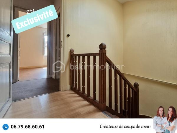 Nous vous proposons en exclusivité cette maison en pierre composée de :
-Au rez-de-chaussée: cuisine, grande pièce de vie lumineuse avec cheminée, WC séparé, buanderie, véranda chauffée. Accès à la cave.
-A l'étage: 3 chambres, un espace de stockage, une salle d'eau, WC séparé.

A l'extérieur: un garage non attenant, cabanon, volières. Grand jardin arboré entièrement clos (arbres fruitiers).

Tout à l'égout, chaudière récente, double vitrage (sauf 5 fenêtres de petite taille qui sont à changer), volets électriques, toiture en bon état.

Située à Pamproux, proche toutes commodités (école, commerce, gare TER), à 30 minutes de Niort et Poitiers, 15 minutes de Saint-Maixent-L'Ecole (Gare TGV Paris-Montparnasse).

Ce que nous en avons pensé : " Une très jolie maison qui mérite d'être remise au goût du jour. L'endroit est très peu passant et très calme. La jardin est également très agréable!"

Vendeurs, avis de valeur offert. Acquéreurs, bénéficiez de notre service financier.