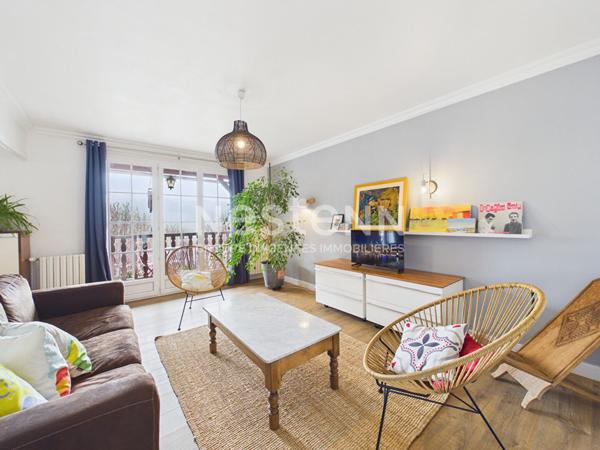 A vendre à Giou-de-Mamou, aux portes d'Aurillac, sur terrain arboré de 2100 m², maison de caractère de 6 pièces, gîte et grange et dépendances.