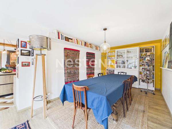 A vendre à Giou-de-Mamou, aux portes d'Aurillac, sur terrain arboré de 2100 m², maison de caractère de 6 pièces, gîte et grange et dépendances.