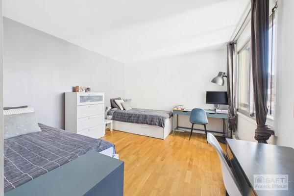 Vue SEINE, ÎLE DE LA JATTE et TOUR EIFFEL. Balcon, cave et box.