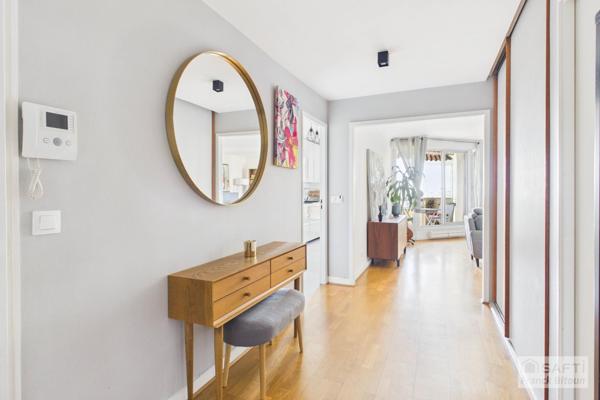 Vue SEINE, ÎLE DE LA JATTE et TOUR EIFFEL. Balcon, cave et box.