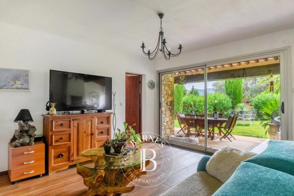 Saint-Cyr-sur-Mer, Maison 4 Chambres -  230 m² à vendre