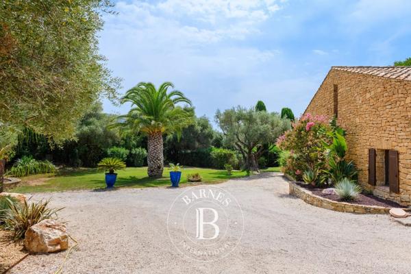 Saint-Cyr-sur-Mer, Maison 4 Chambres -  230 m² à vendre