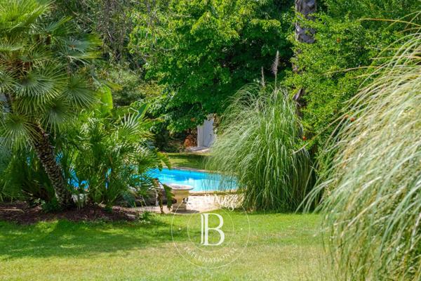 Saint-Cyr-sur-Mer, Maison 4 Chambres -  230 m² à vendre