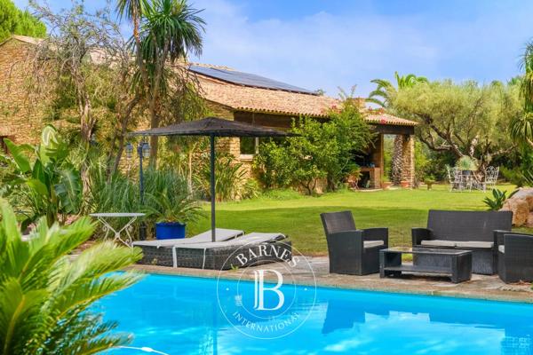 Saint-Cyr-sur-Mer, Maison 4 Chambres -  230 m² à vendre