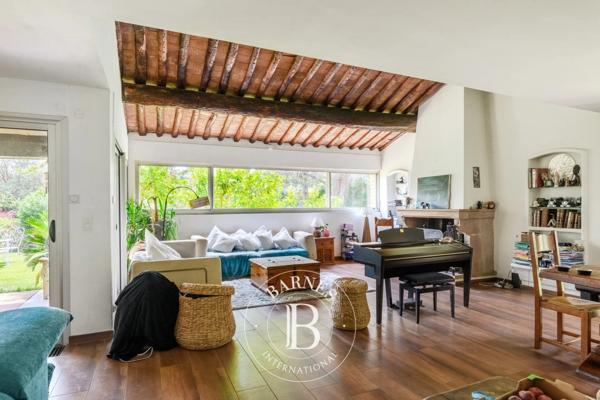 Saint-Cyr-sur-Mer, Maison 4 Chambres -  230 m² à vendre