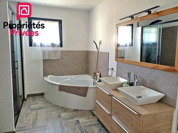 ARVERT, MAISON RÉCENTE DE 143 m² SUR TERRAIN DE 1 695 m² AVEC PISCINE ET GARAGE INDÉPENDANT