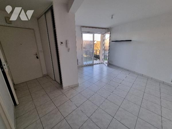 Appartement d'une pièce principale au coeur de MONDEVILLE