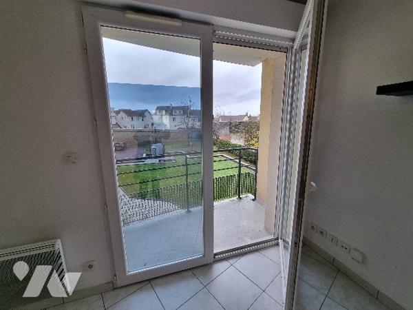 Appartement d'une pièce principale au coeur de MONDEVILLE
