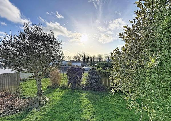 Maison familiale à Meucon, à 10 minutes de Vannes. Élégance, lumière et performance énergétique sur 1 760 m² de terrain