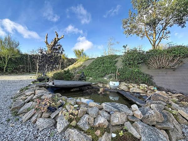 Maison familiale à Meucon, à 10 minutes de Vannes. Élégance, lumière et performance énergétique sur 1 760 m² de terrain