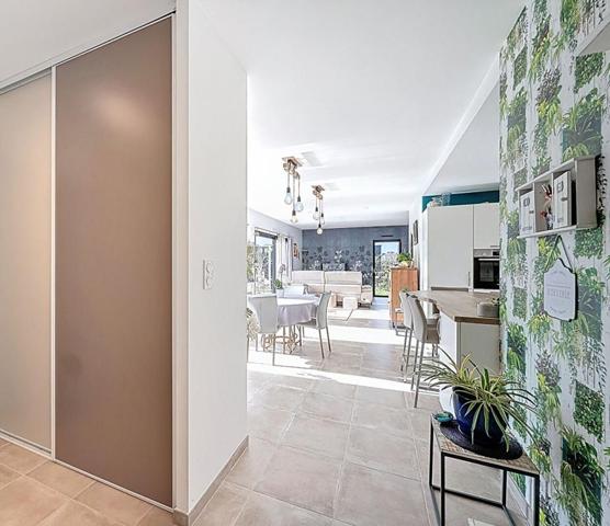 Maison familiale à Meucon, à 10 minutes de Vannes. Élégance, lumière et performance énergétique sur 1 760 m² de terrain