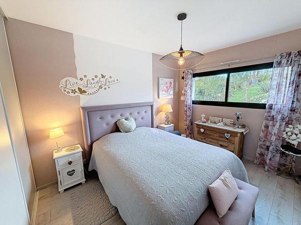 Maison familiale à Meucon, à 10 minutes de Vannes. Élégance, lumière et performance énergétique sur 1 760 m² de terrain