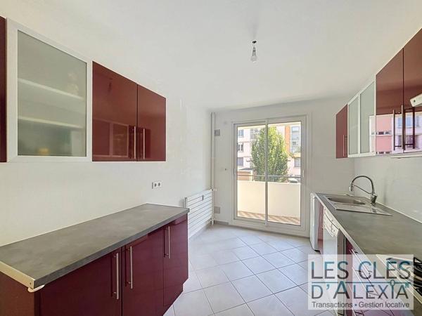 A LOUER - T3 lumineux avec balcon - GARAGE - CAVE