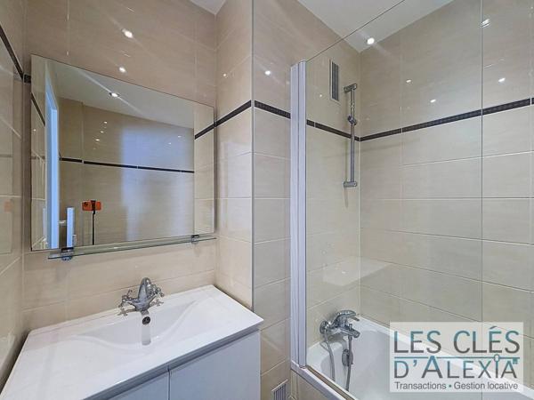 A LOUER - T3 lumineux avec balcon - GARAGE - CAVE