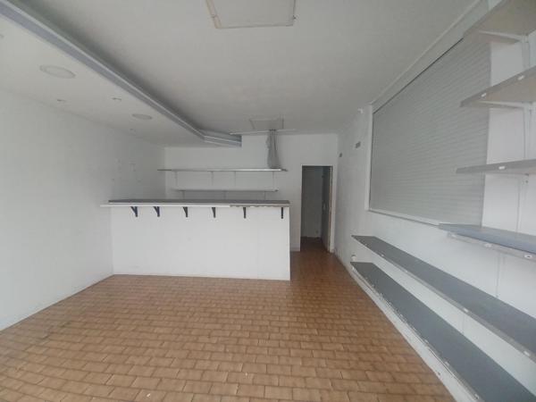 Un immeuble 2 faces 200M2-2T4-1 garage 1 local commerciale 3 box