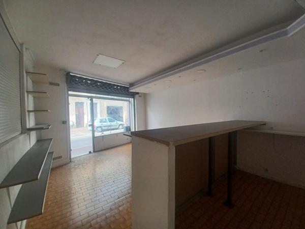 Un immeuble 2 faces 200M2-2T4-1 garage 1 local commerciale 3 box