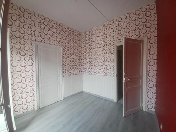 Un immeuble 2 faces 200M2-2T4-1 garage 1 local commerciale 3 box