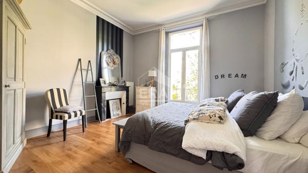 A VENDRE QUARTIER VESONE A PERIGUEUX  CHARMANTE MAISON DE VILLE