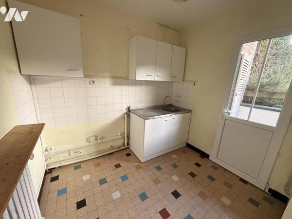 HENRIVILLE Maison avec porte cochère rue Jeanne d'Arc