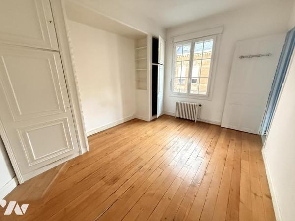 HENRIVILLE Maison avec porte cochère rue Jeanne d'Arc