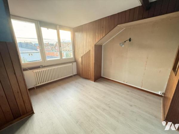 HENRIVILLE Maison avec porte cochère rue Jeanne d'Arc