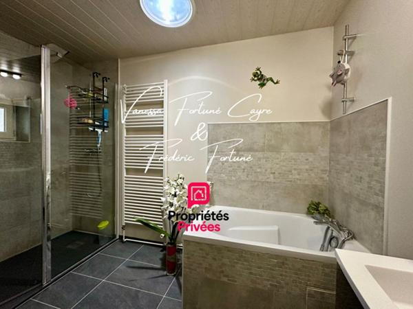 Coup de coeur Blanquefort (Caychac) : Maison en pierre de 1864, piscine & revenus solaires !