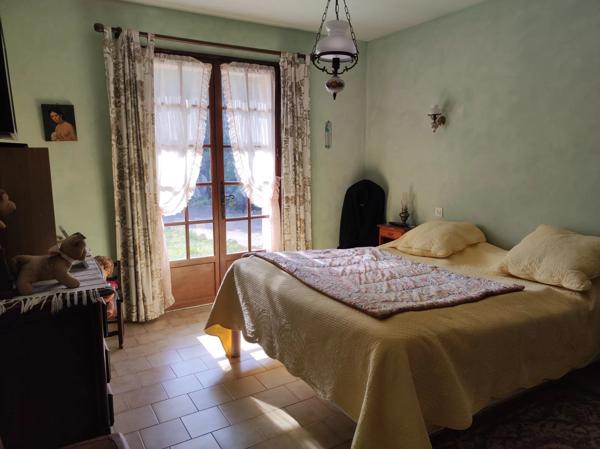 LORGUES VILLA T6 PISCINE SUR 6400 M²