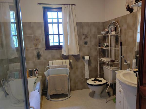 LORGUES VILLA T6 PISCINE SUR 6400 M²