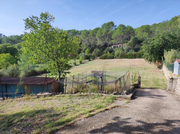 LORGUES VILLA T6 PISCINE SUR 6400 M²