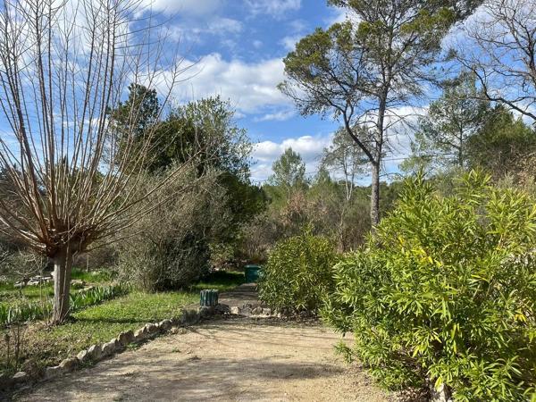 LORGUES VILLA T6 PISCINE SUR 6400 M²