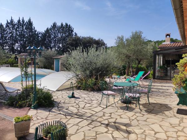 LORGUES VILLA T6 PISCINE SUR 6400 M²