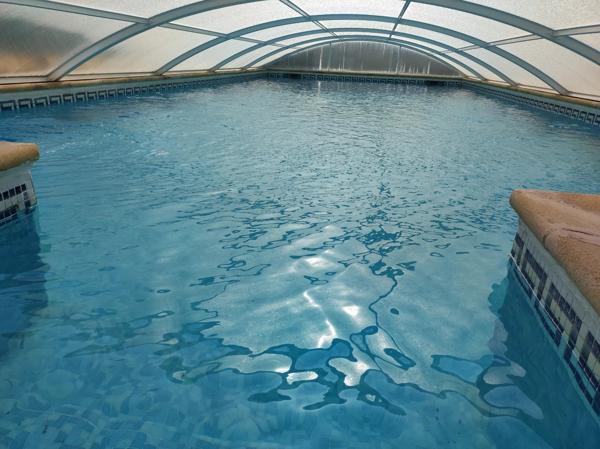 LORGUES VILLA T6 PISCINE SUR 6400 M²