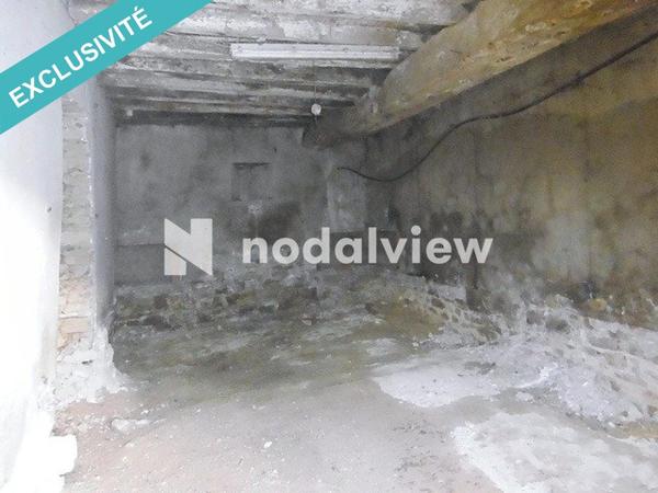 Cette jolie longère  en pierres apparentes.