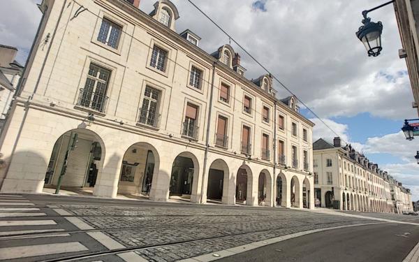 Appartement à louer    3 pièces • 104,43 m2 Orléans